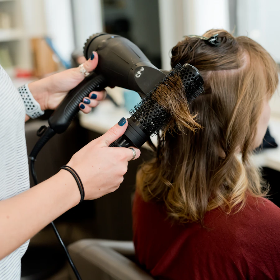 Round-brush styling mid-blowout